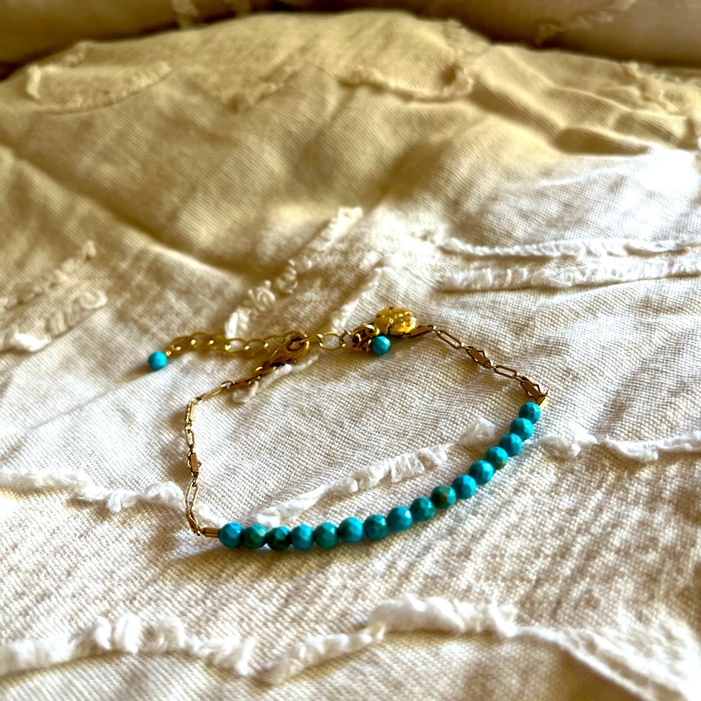 New Handmade Faceted Turquoise Howlite  bracelet